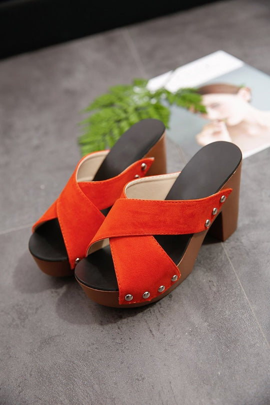 Damen Hochplateau-Sandalen mit modischen Überkreuz-Riemen und Nieten EB