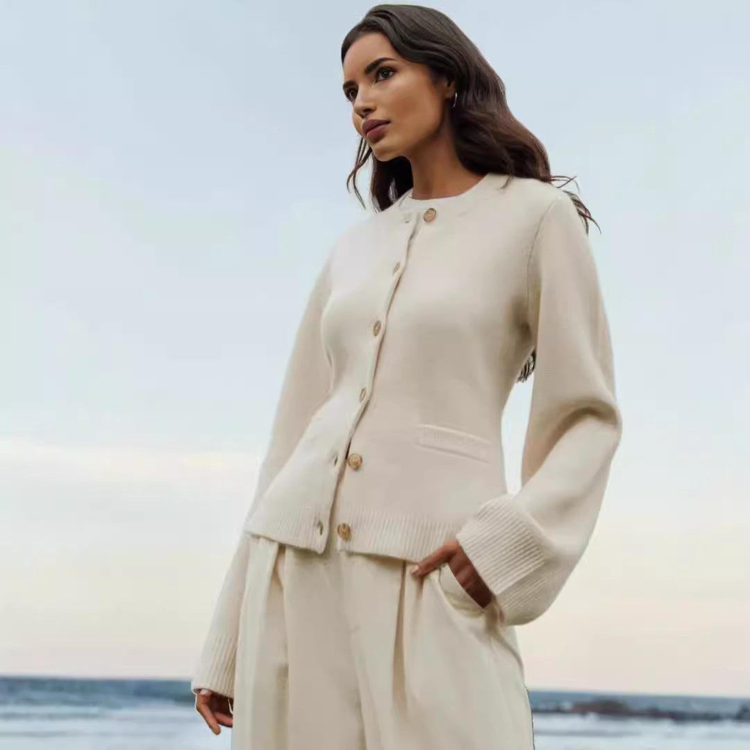 Damen elegante Strickjacke mit Knopfdetails und praktischen Taschen EB