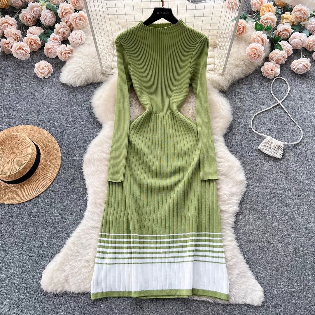 Damen Strickkleid mit hohem Kragen und raffiniertem Streifenmuster EB