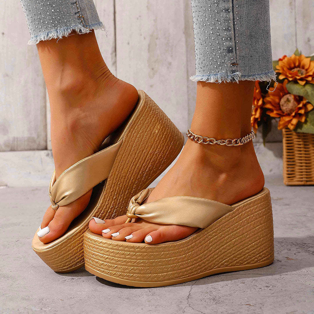 Damen elegante Keil-Sandalen mit glänzenden Details EB