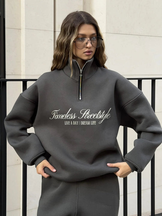 Damen nan oversized Halbzip-Sweatshirt mit hohem Stehkragen und Statement-Print EB