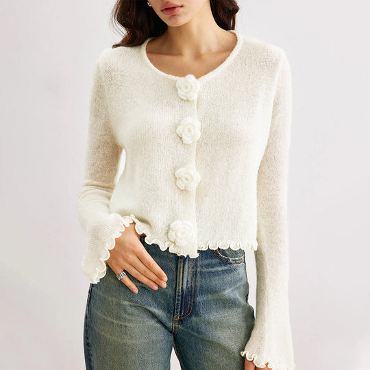 Damen kurze Strickjacke mit dekorativem Blumenknopf EB