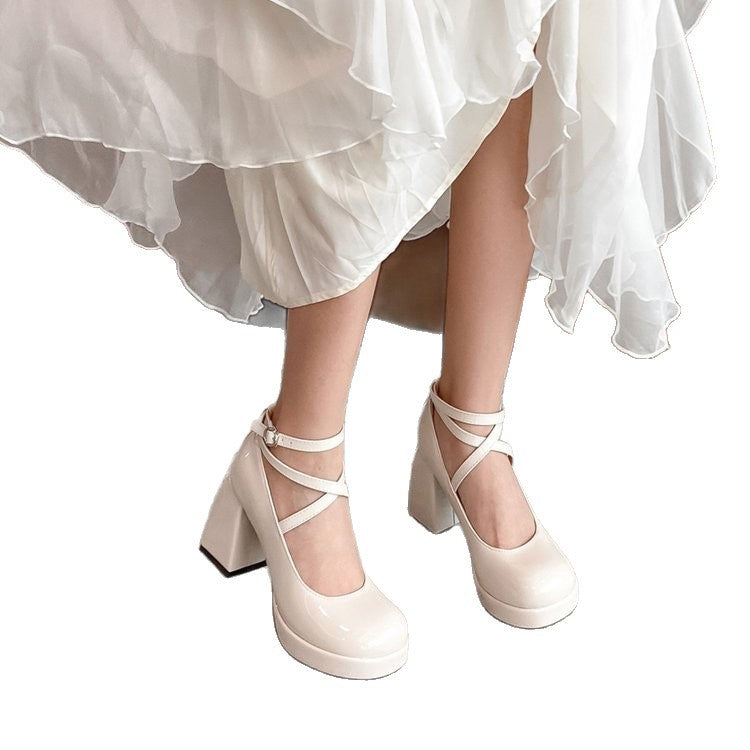 Damen Hochwertige Lack-Pumps mit verstellbarem Riemen und blockiertem Absatz EB