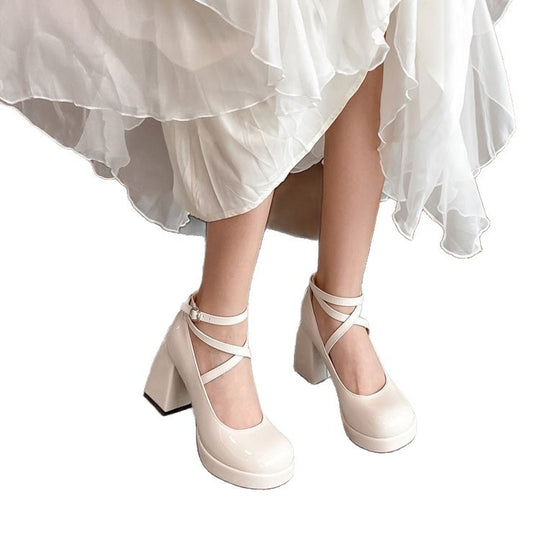 Damen Hochwertige Lack-Pumps mit verstellbarem Riemen und blockiertem Absatz EB