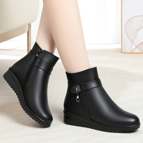 Damen Modische Stiefeletten mit seitlichem Reißverschluss und dekorativem Riemen EB
