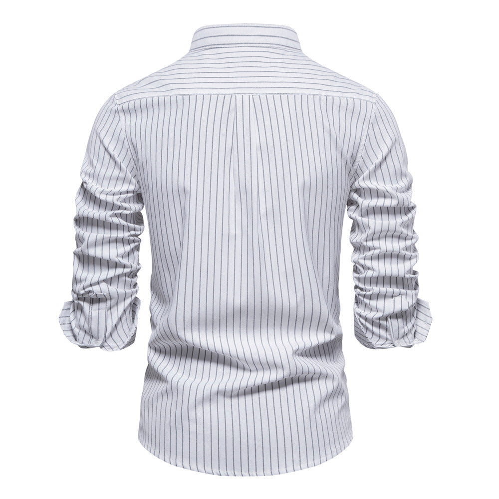 Herren gestreiftes Hemd im modischen Henley-Stil mit Brusttasche und rollbaren Ärmeln EB