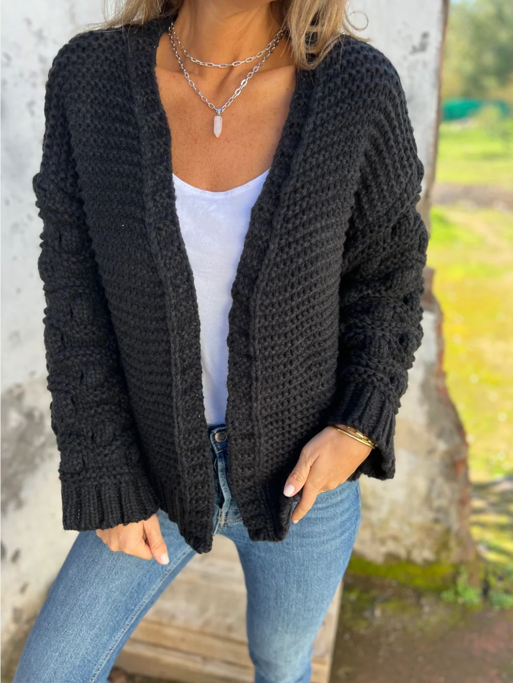 Damen Strickjacke mit floralem Design und oversize Passform EB