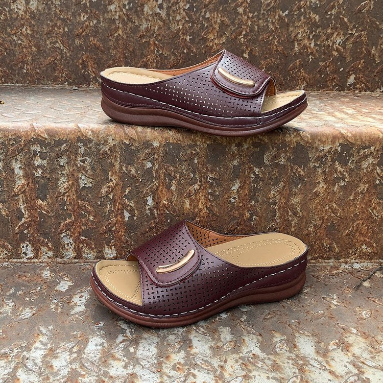 Damen Offene Clogs mit atmungsaktiver Lochstruktur und sicherem Riemendesign EB