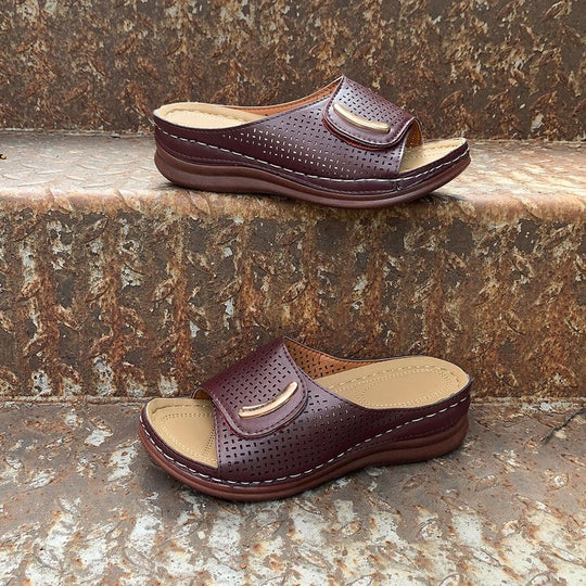 Damen Offene Clogs mit atmungsaktiver Lochstruktur und sicherem Riemendesign EB