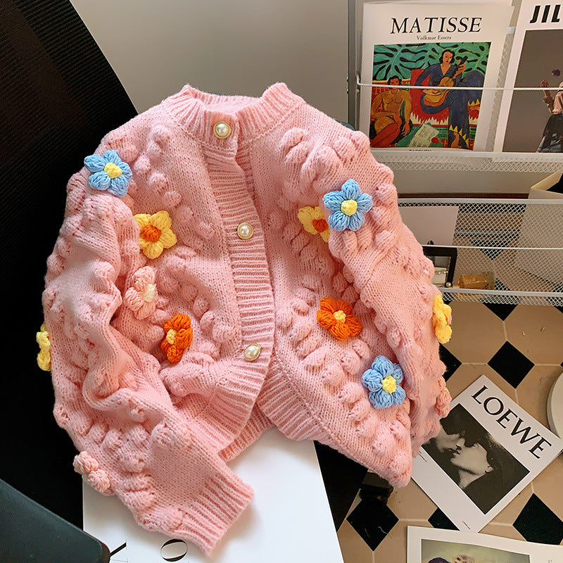 Damen Strickjacke mit Blumenapplikation und Knopfleiste EB