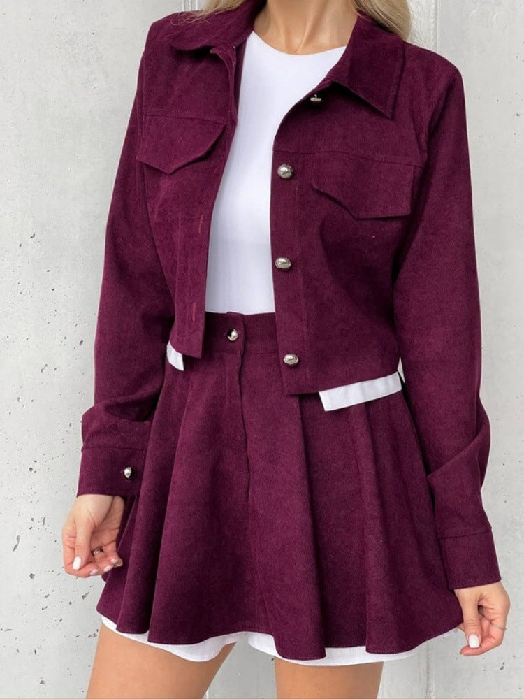 Damen kurzes Cordjacken- und Faltenrock-Set mit taillenhohem Faltenrock und cropped Hemdjacke Eichborn Berlin