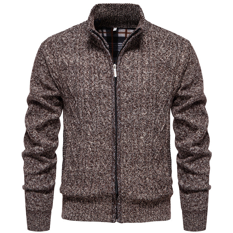 Herren nan grobgestrickter Cardigan mit Zopfmuster, Stehkragen und kariertem Innenfutter EB