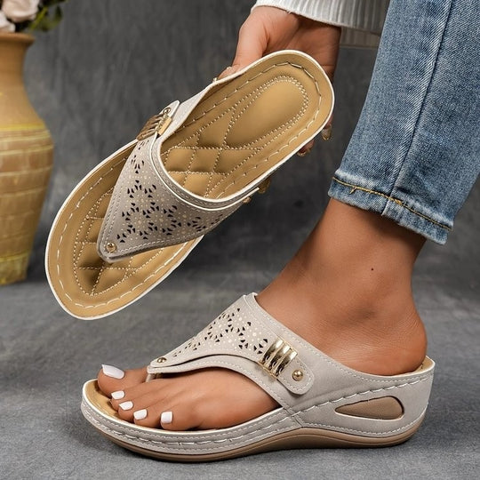 Damen Zehentrenner-Sandalen mit eleganter Perforation EB