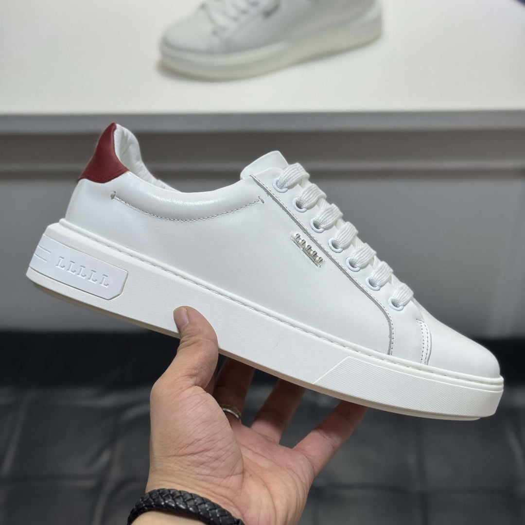 Damen Klassische Sneakers mit eleganten Akzenten von EB
