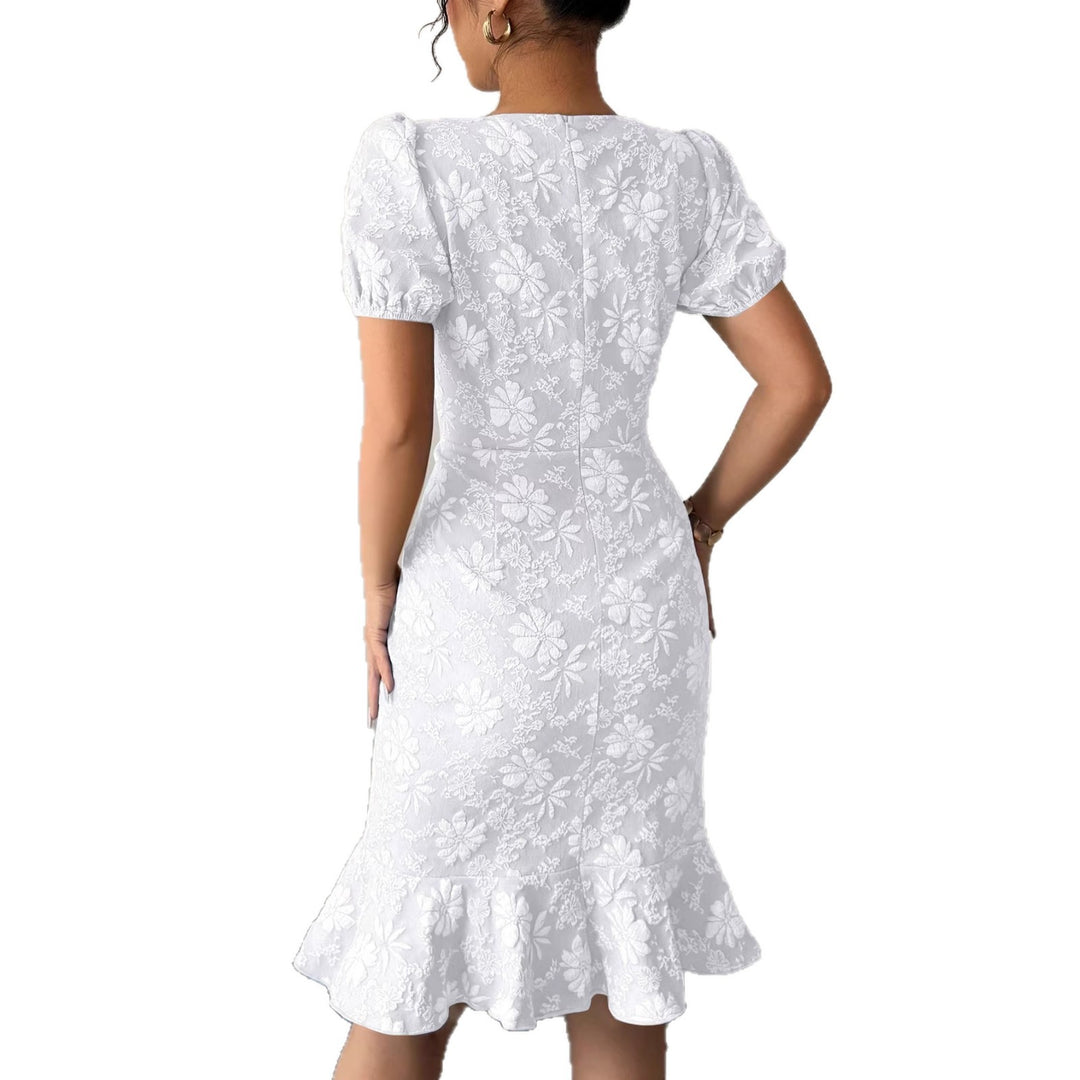 Damen Kleid mit floralem Spitzenmuster und fließendem Saum EB