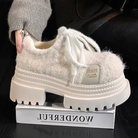 Damen Modische und atmungsaktive Plateau-Sneaker mit kuscheligem Obermaterial EB