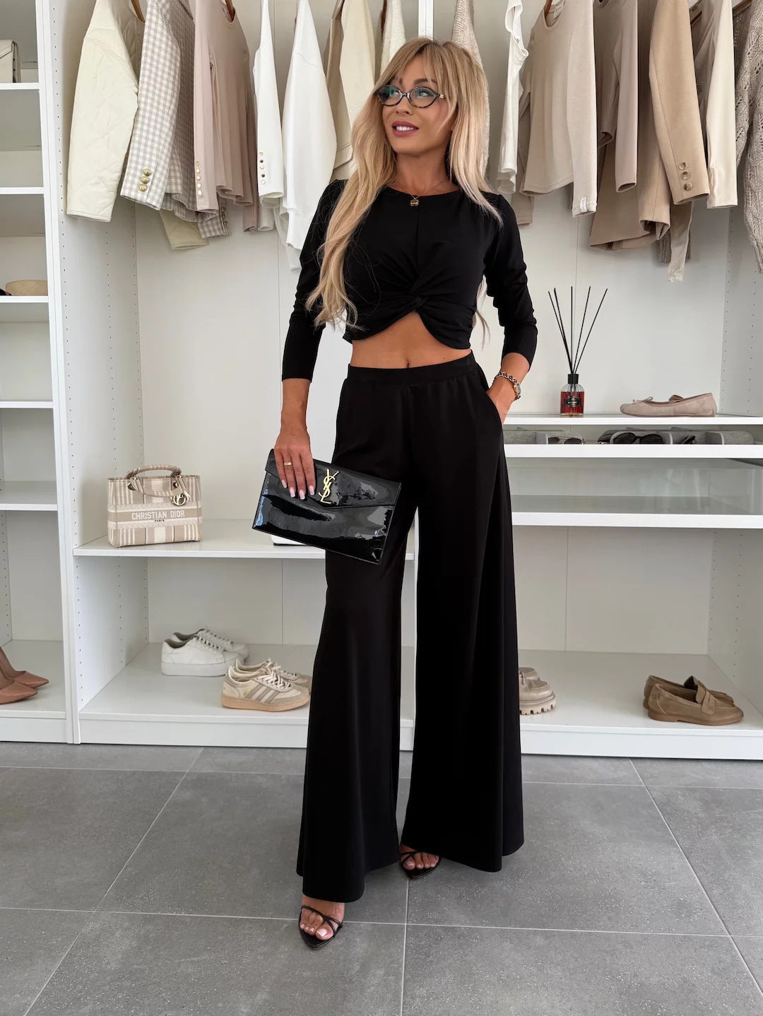 Damen figurnahes Twist-Cropped-Shirt mit weitem High-Waist Palazzo-Hose aus fließendem Jersey Eichborn Berlin
