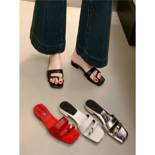 Damen Mules im modernen Metallic-Look mit verziertem Riemendesign EB