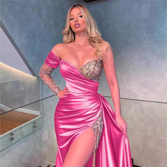 Damen Glamouröses Abendkleid mit schimmernden Pailletten und hohem Schlitz EB