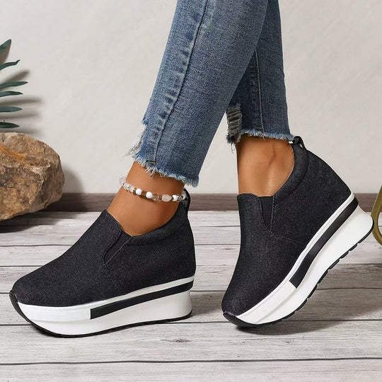 Damen Slip-On Sneakers mit elastischem Einstieg und trendiger Plateausohle EB