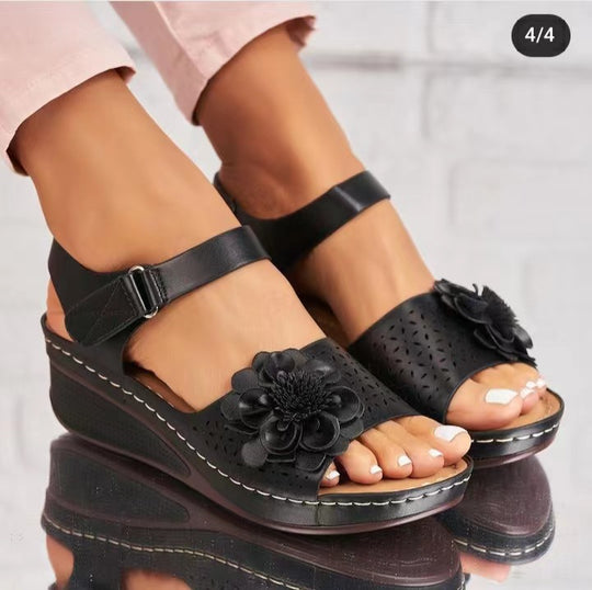 Damen elegante und komfortable Sandalen mit floralem Cut-Out-Design EB