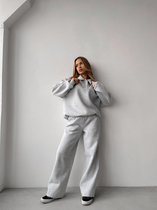 Damen Polo-Sweatshirt und Relax-Fit Jogginghose Set aus French Terry EB