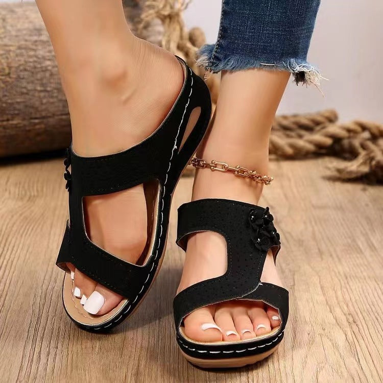 Damen Bequeme Alltagssandalen mit verzierten Riemen EB