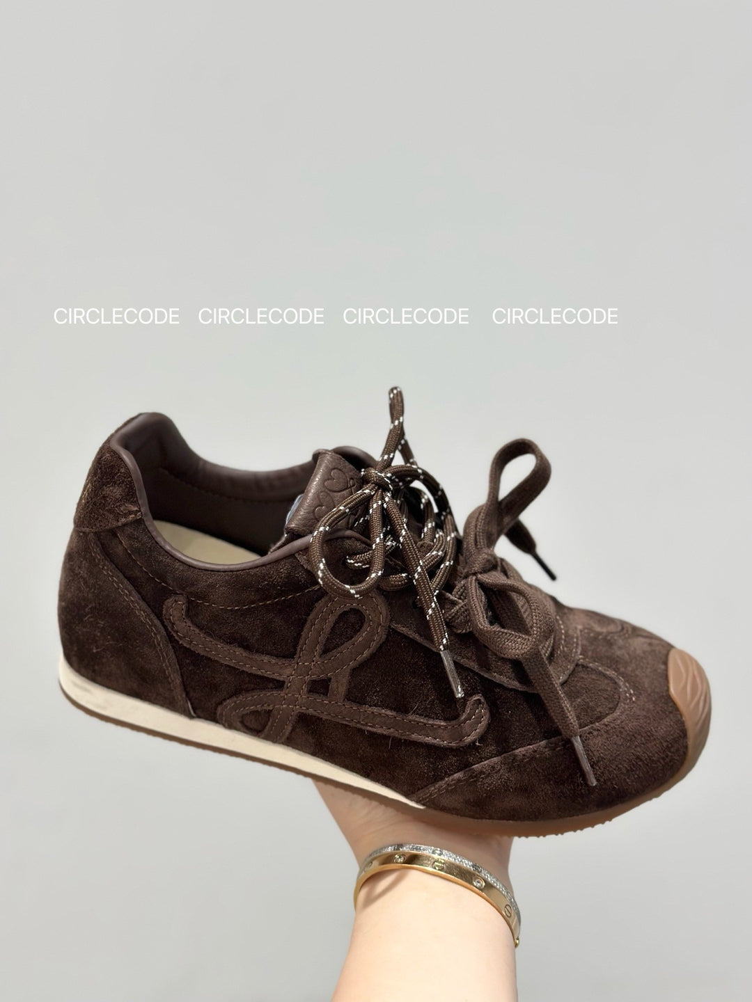 Damen modische Sneakers aus hochwertigem Wildleder mit individuell verstellbaren Schnürsenkeln EB