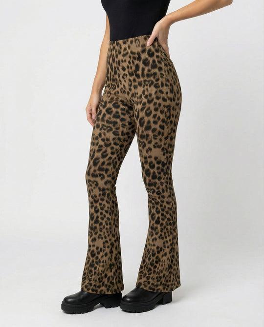Damen Flared Leggings mit trendigem Leopardenmuster EB