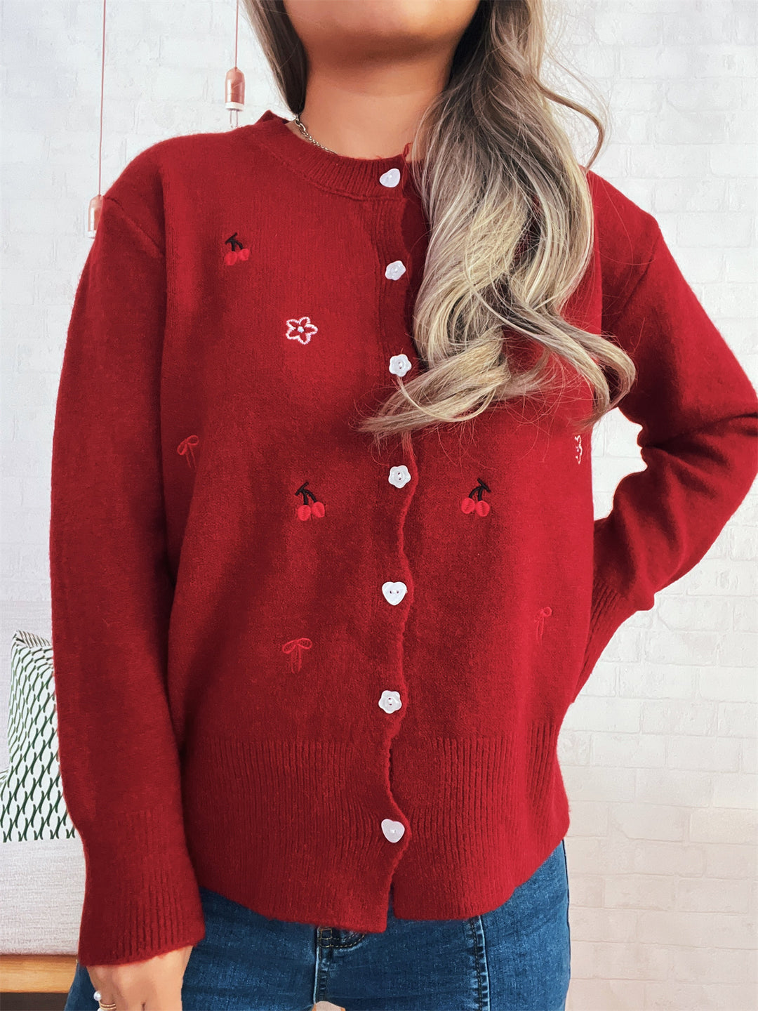 Damen Strickjacke mit liebevollem Blumen- und Kirschdesign EB