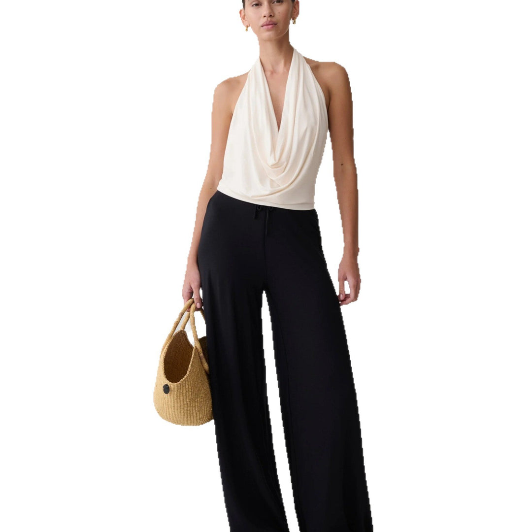 Damen Elegantes Halterneck-Top mit fließendem Stoff und tiefem Ausschnitt EB
