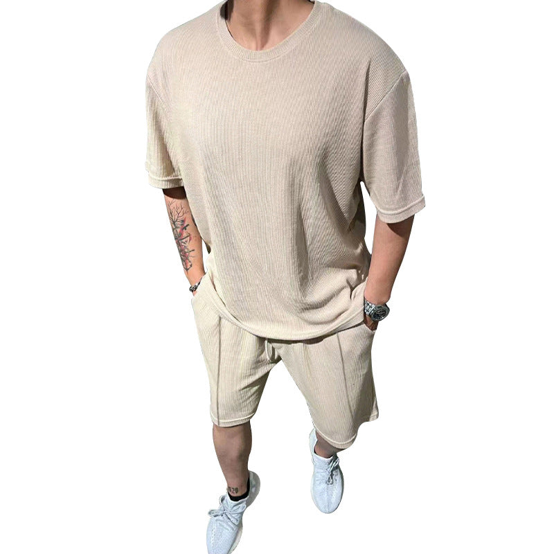 Herren lässiges Freizeitsport-Outfit mit strukturiertem Oberteil und Shorts EB