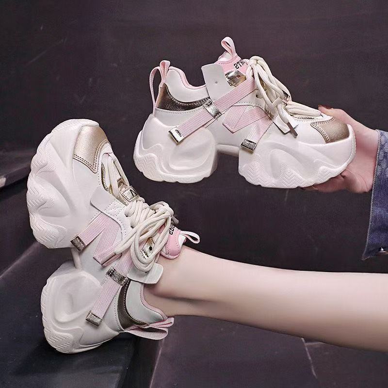 Damen Sportliche Sneaker mit innovativem Dämpfungssystem und futuristischem Design EB