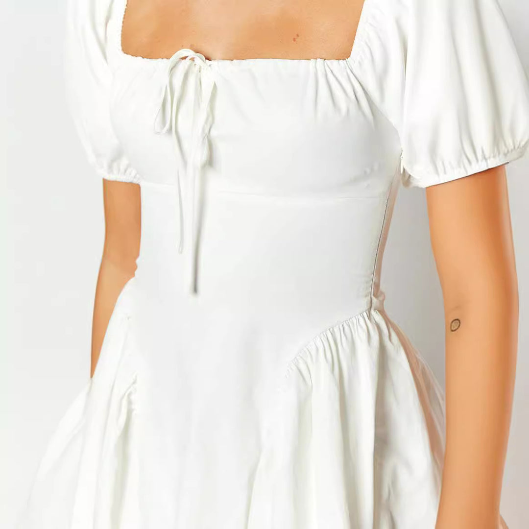 Damen sommerliches Minikleid mit Puffärmeln und tailliertem Design EB