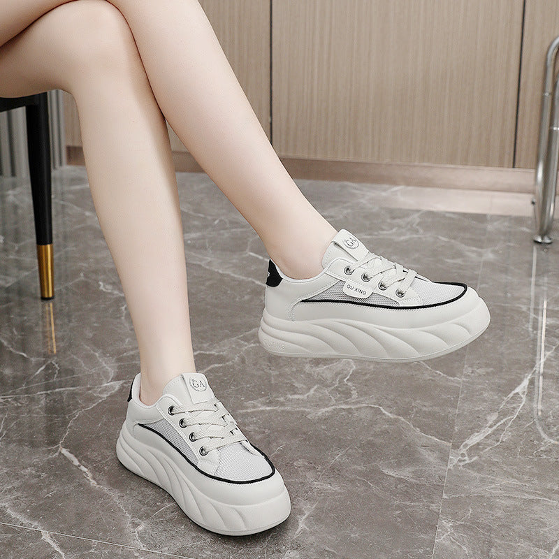 Damen modische Sneakers mit hochgezogenem Sohlenprofil und atmungsaktiven Mesh-Einsätzen EB