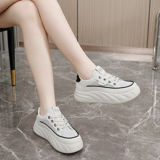 Damen modische Sneakers mit hochgezogenem Sohlenprofil und atmungsaktiven Mesh-Einsätzen EB