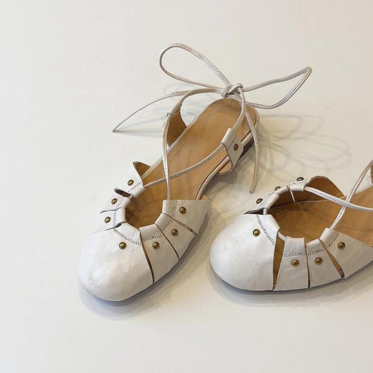 Damen Halbschuhe mit modischem Schnürdesign und stilvollen Studdetails EB