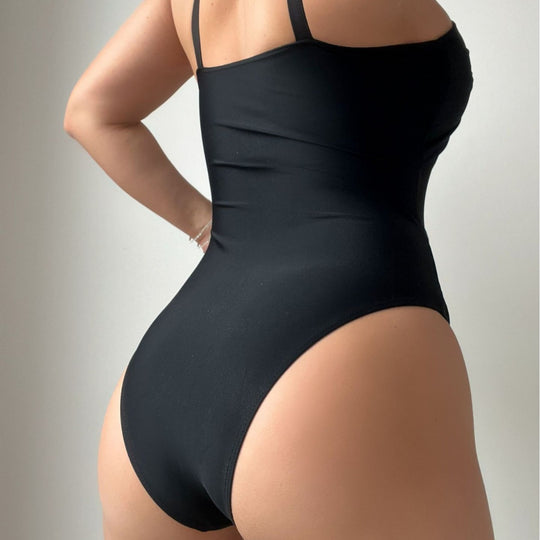 Damen Eleganter Einteiler Badeanzug mit Modernem Stoffmix EB