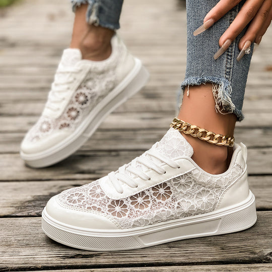 Damen Sneaker mit floralem Spitzen-Design und glänzender Oberflächenstruktur EB