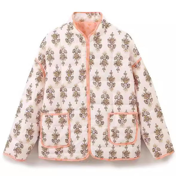 Damen nan gesteppte Stehkragenjacke mit floralem Längsprint, aufgesetzten Taschen und kontrastierender Paspel EB
