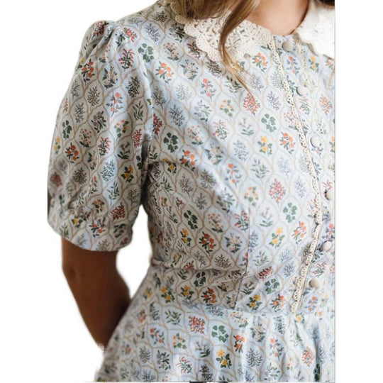 Damen Kleid mit romantischem Blumenmuster und elegantem Kragen EB