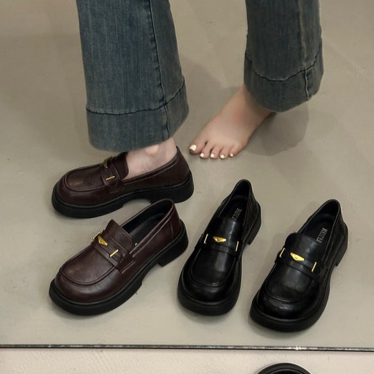 Damen Modische Leder-Slipper mit goldenen Akzenten EB