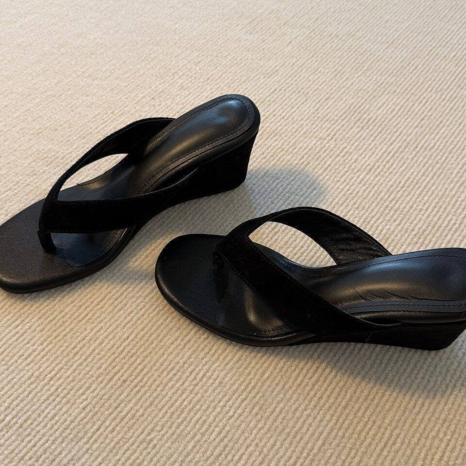 Damen Wedgesandalen mit komfortablem Fußbett und modischem Design EB