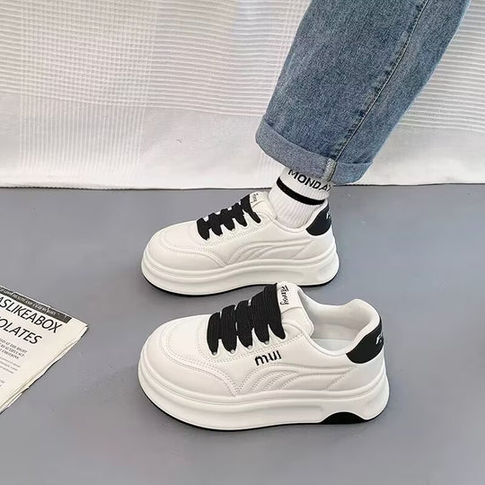 Damen Sneakers mit dicker, bequemer Sohle und stilvollen Schnürdetails EB