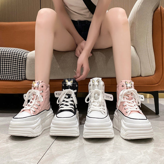 Damen nan Plateau-Sneaker mit hohem Schaft, Schnürung und Schmetterling-Brosche EB