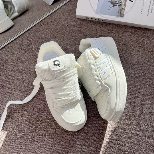 Damen Sneakers im modischen Retro-Stil mit strahlenden Akzenten EB