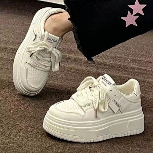 Damen Plateau-Sneaker mit modernem Design und trendiger Sohlentechnologie EB