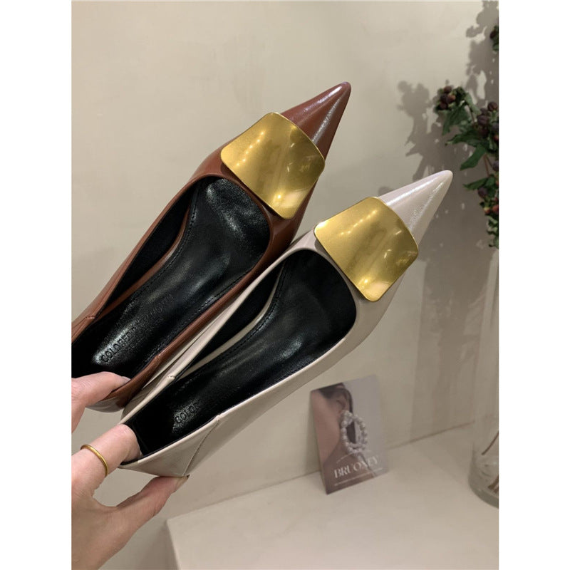 Damen spitze Pumps mit metallic-beschichtetem Akzent und disturbierter Absatzhöhe EB