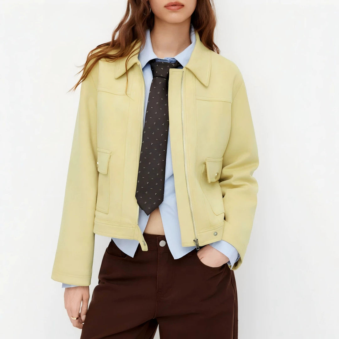 Damen Kurzjacke mit Reißverschluss, Hemdkragen und Pattentaschen EB
