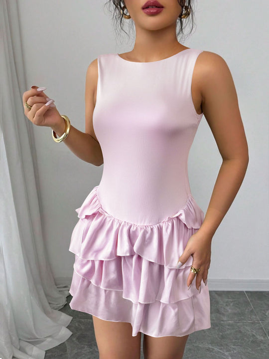 Damen Sommerliches Rüschenkleid mit figurbetontem Oberteil und schwingendem Saum EB